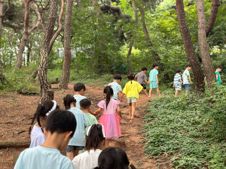 8월 놀이 - 형님반과 함께하는 맨발걷기